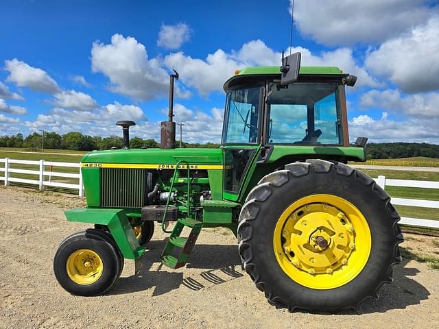 Image of John Deere 4230 equipment image 1