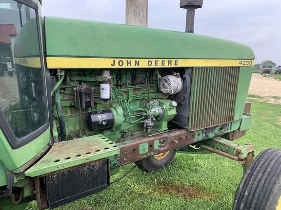 Image of John Deere 4230 equipment image 4