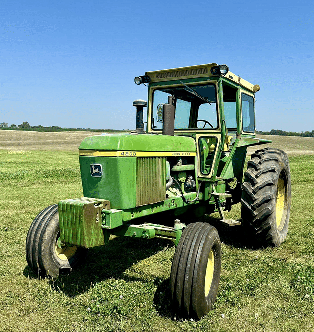 Image of John Deere 4230 equipment image 1