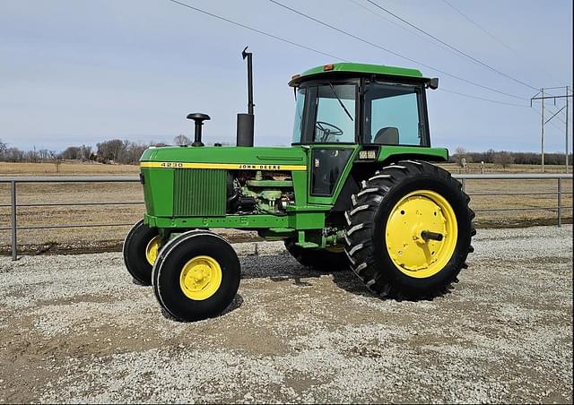 Image of John Deere 4230 equipment image 1