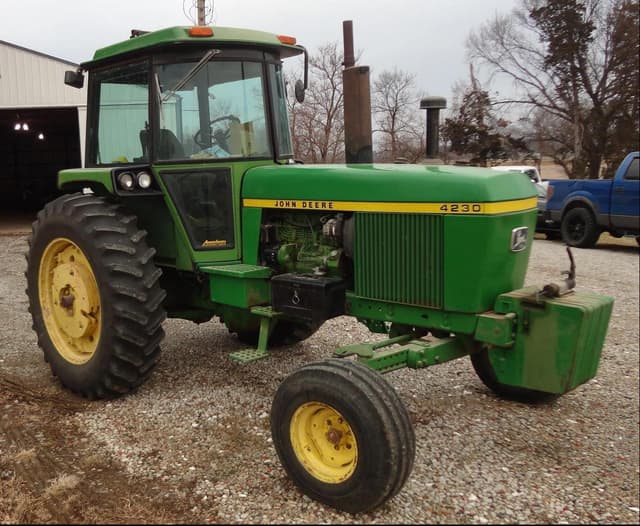Image of John Deere 4230 equipment image 1