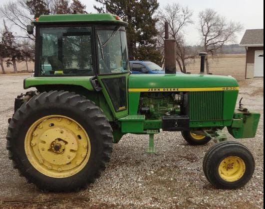 Image of John Deere 4230 equipment image 3