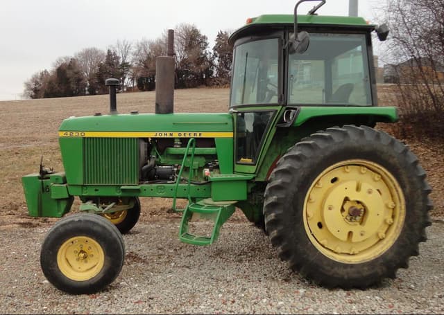 Image of John Deere 4230 equipment image 2