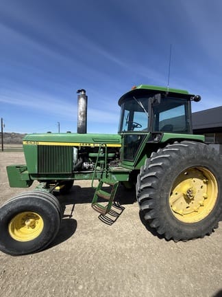 1975 John Deere 4430 Equipment Image0