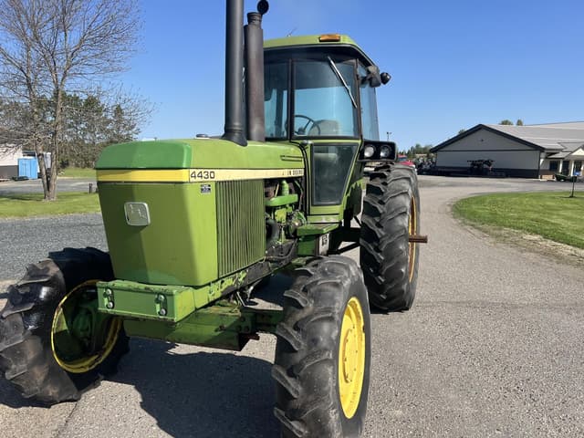 Image of John Deere 4430 equipment image 2