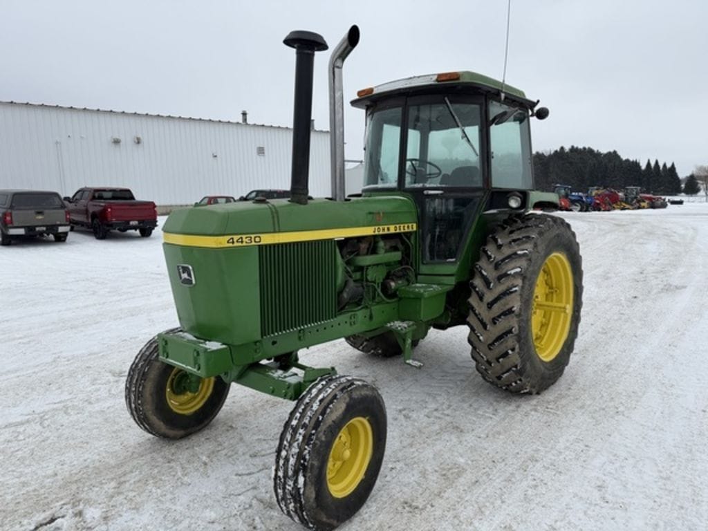 1975 John Deere 4430 Equipment Image0