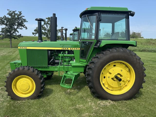 Image of John Deere 4430 equipment image 1