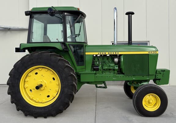 Image of John Deere 4430 equipment image 1