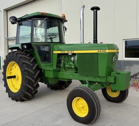 1975 John Deere 4430 Equipment Image0