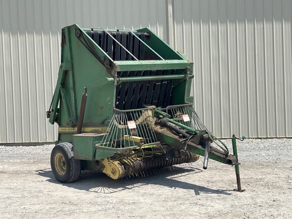 1975 John Deere 500 Equipment Image0