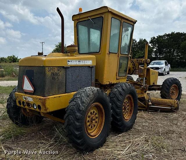 Image of John Deere 570A equipment image 4