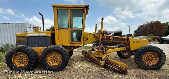 Image of John Deere 570A equipment image 3