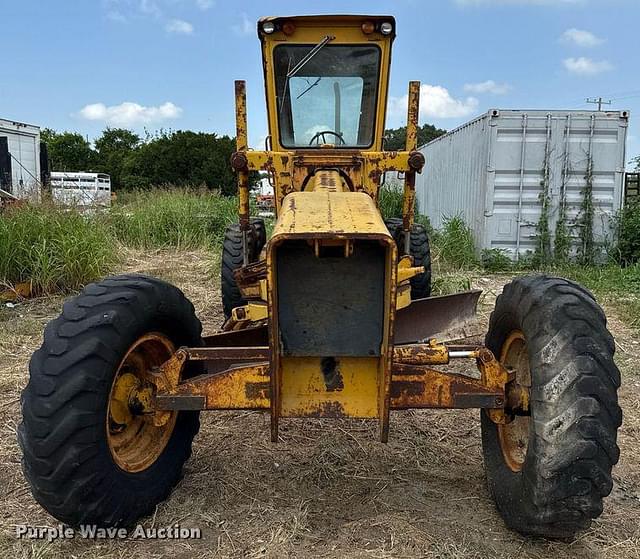 Image of John Deere 570A equipment image 1
