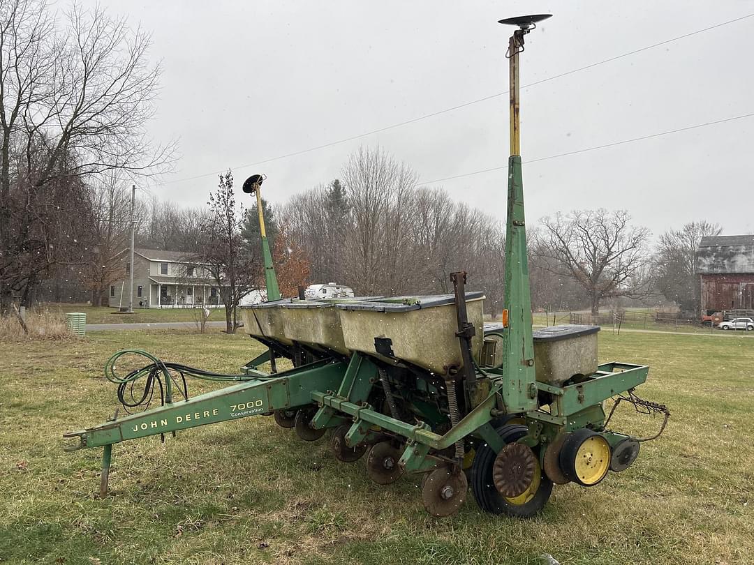 Image of John Deere 7000 Primary image