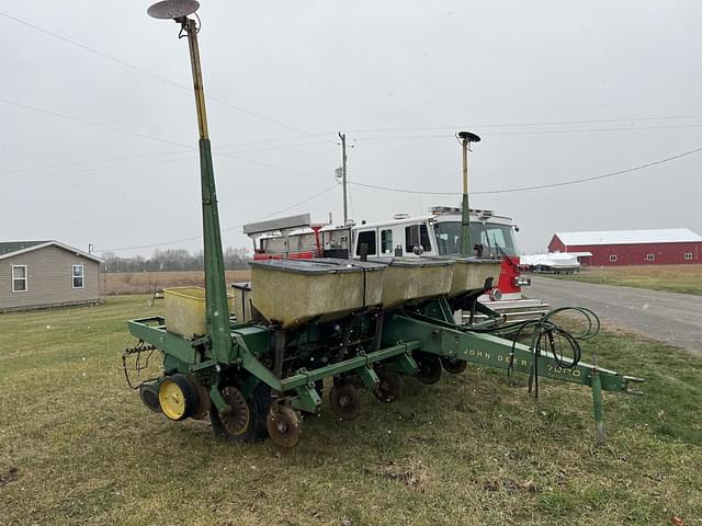 Image of John Deere 7000 equipment image 1