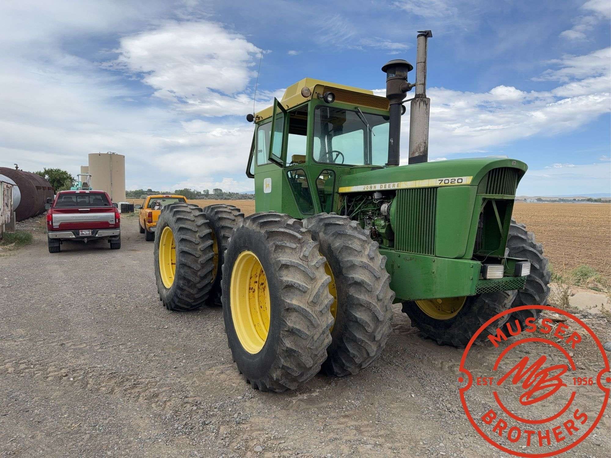 1975 John Deere 7020 Equipment Image0