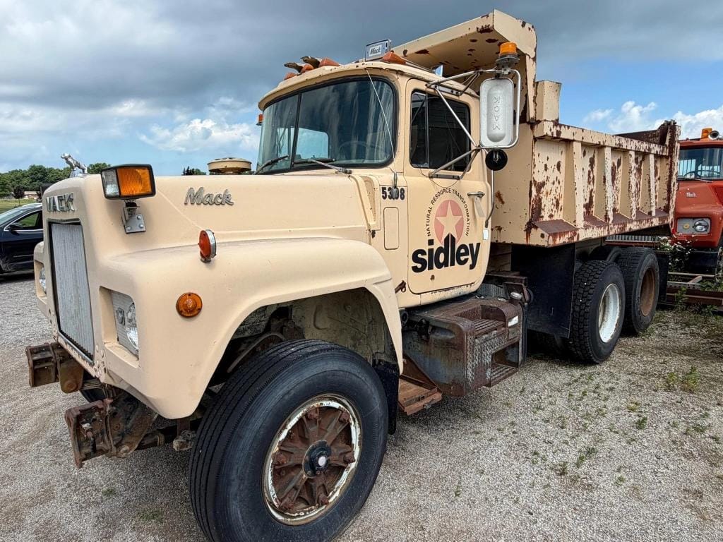 1975 Mack R Series Equipment Image0