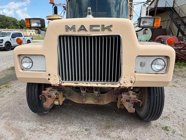 Image of Mack R Series equipment image 1