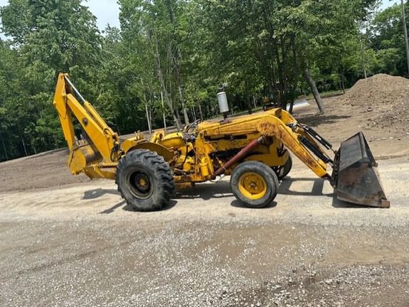 1975 Massey Ferguson 165 Equipment Image0