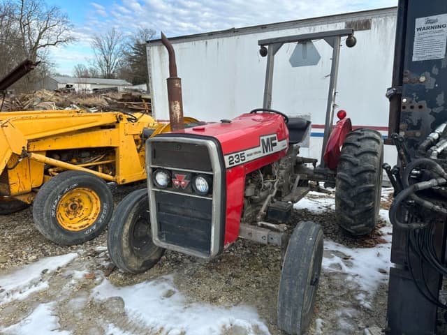 Image of Massey Ferguson 235 equipment image 2