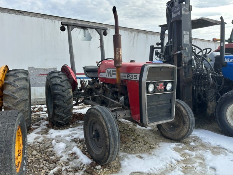 1975 Massey Ferguson 235 Equipment Image0