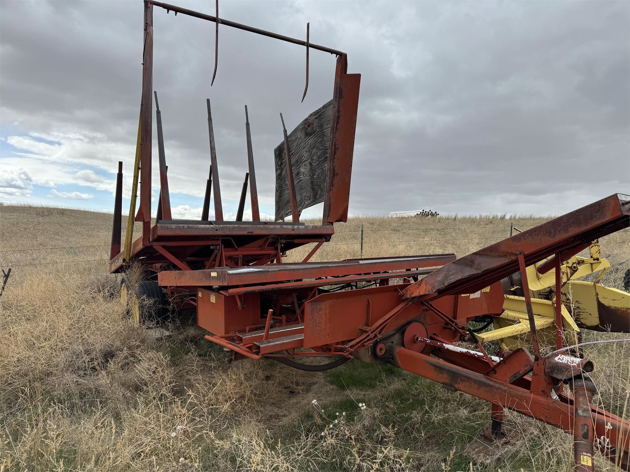 1975 New Holland 1032 Equipment Image0