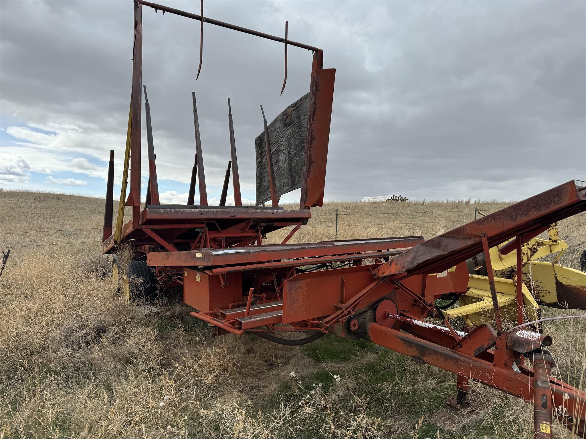 1975 New Holland 1032 Equipment Image0