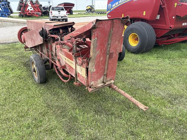 Image of New Holland 275 equipment image 2