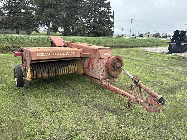 Image of New Holland 275 equipment image 1