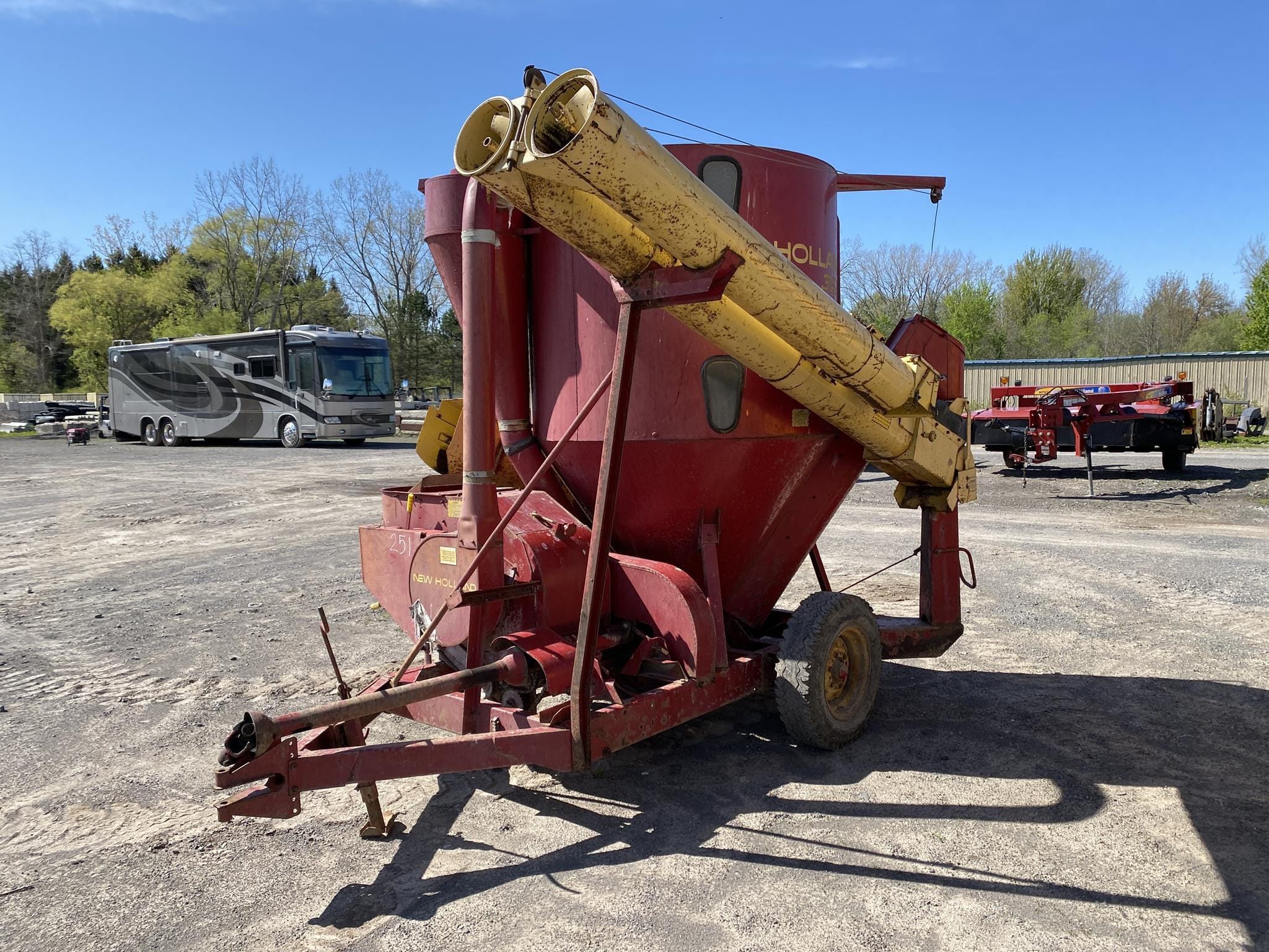 Main image New Holland 352