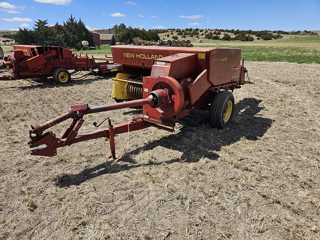 Image of New Holland 276 equipment image 1