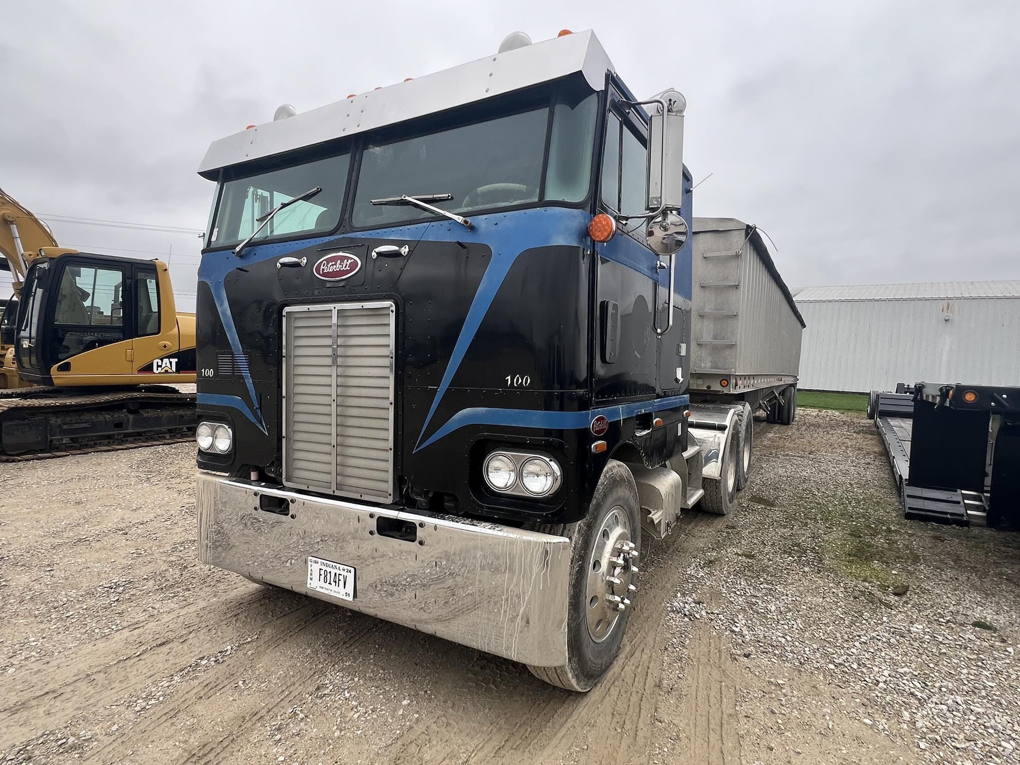 Main image Peterbilt 352