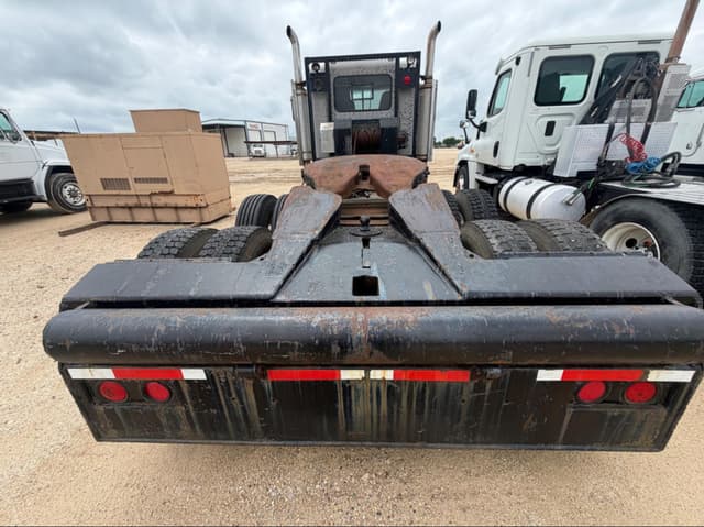 Image of Peterbilt 359 equipment image 4