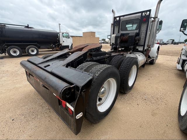 Image of Peterbilt 359 equipment image 3