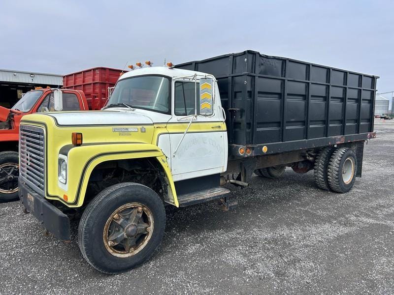 1976 International 1700 Equipment Image0