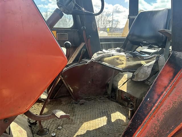 Image of Allis Chalmers 7040 equipment image 3