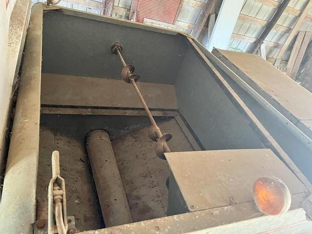 Image of Gleaner K equipment image 4