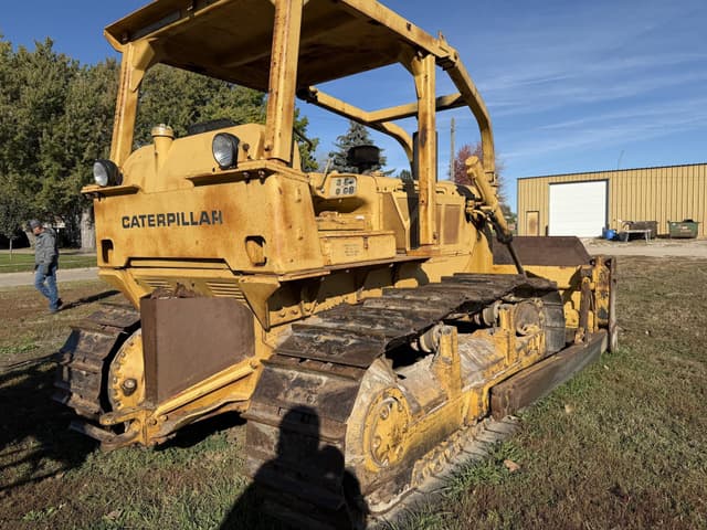 Image of Caterpillar D6C equipment image 4