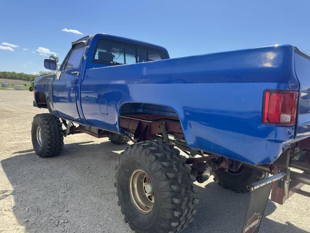 Image of Chevrolet 1500 equipment image 3