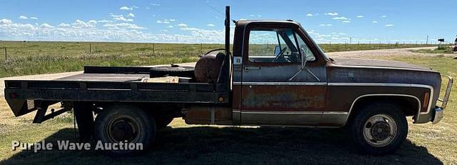 Image of Chevrolet C30 equipment image 3