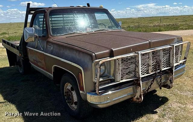 Image of Chevrolet C30 equipment image 2