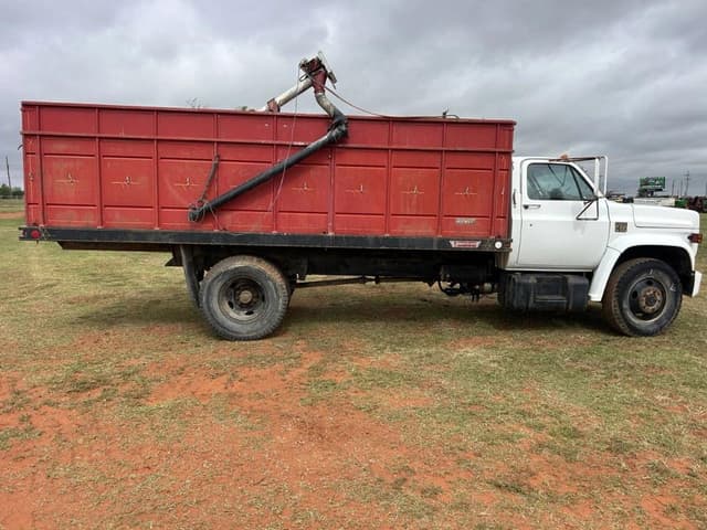 Image of Chevrolet C60 equipment image 1