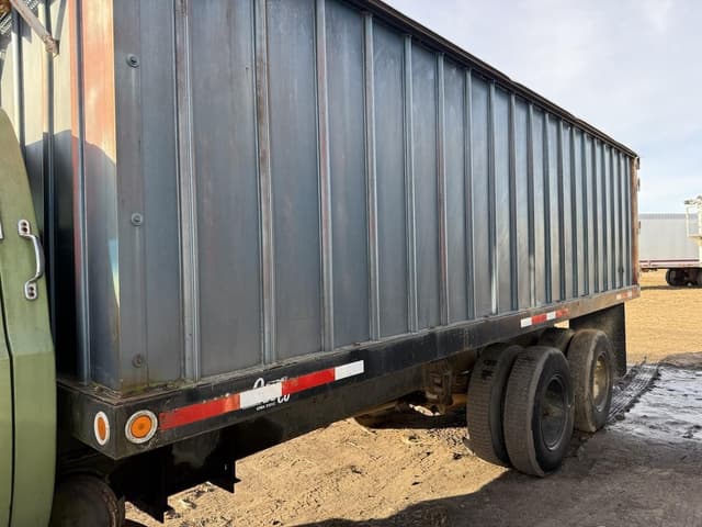 Image of Chevrolet C65 equipment image 2