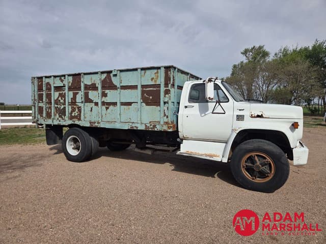 Image of Chevrolet C65 equipment image 1
