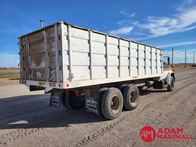 Image of Chevrolet C65 equipment image 2