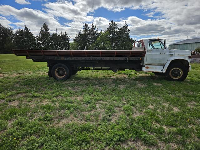 Image of Chevrolet C65 equipment image 2
