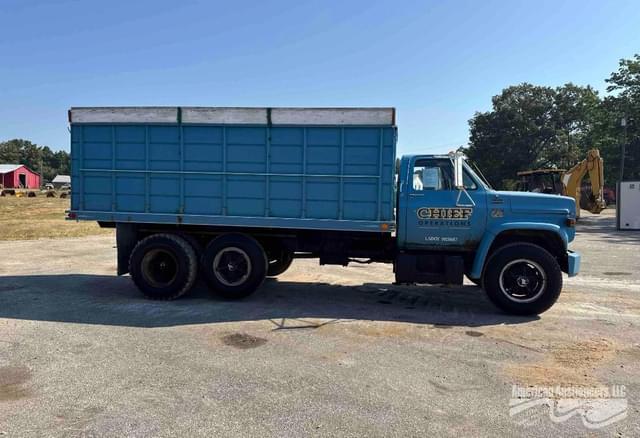 Image of Chevrolet C65 equipment image 3