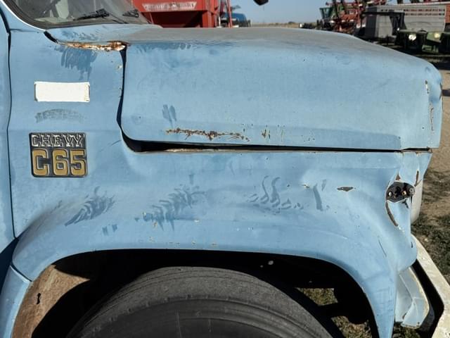 Image of Chevrolet C65 equipment image 3