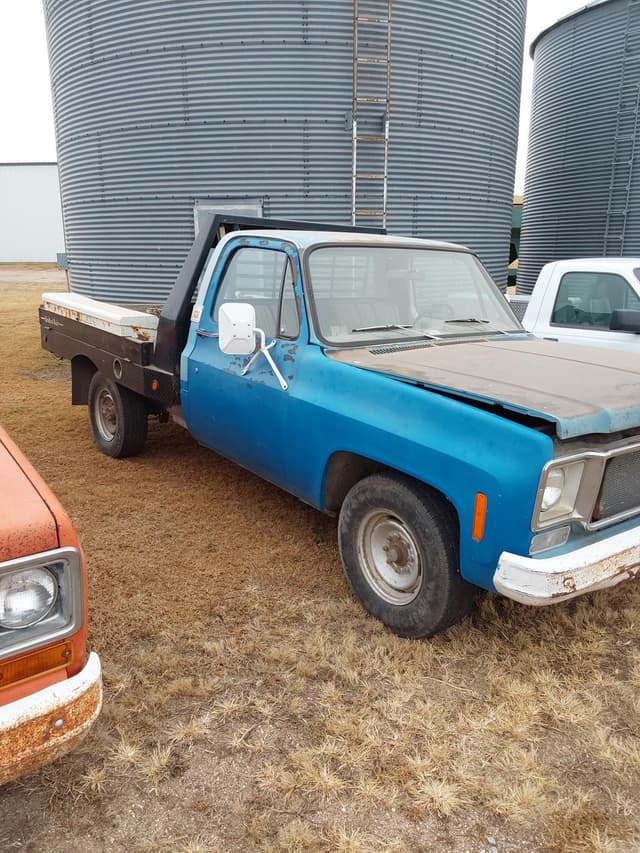 Image of Chevrolet Custom Deluxe 20 equipment image 2