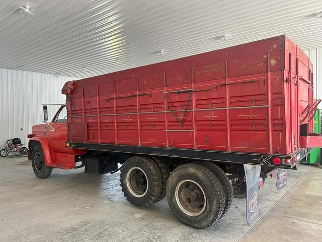 Image of Chevrolet C60 equipment image 1